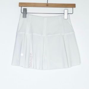 Lululemon Lost In Pace Skirt White pleads Size 2